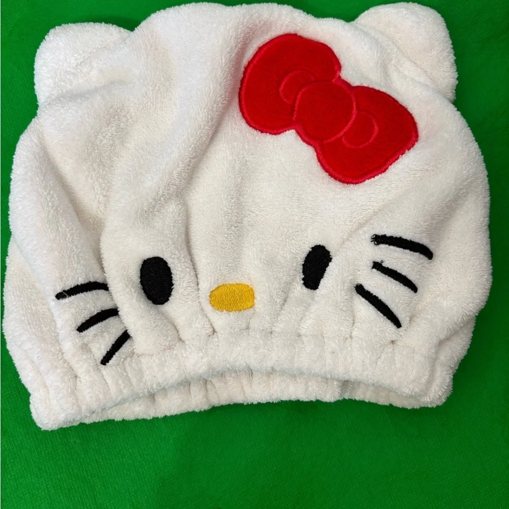 Hello Kitty White and Red Plush Hat shower cap - Picture 5 of 5
